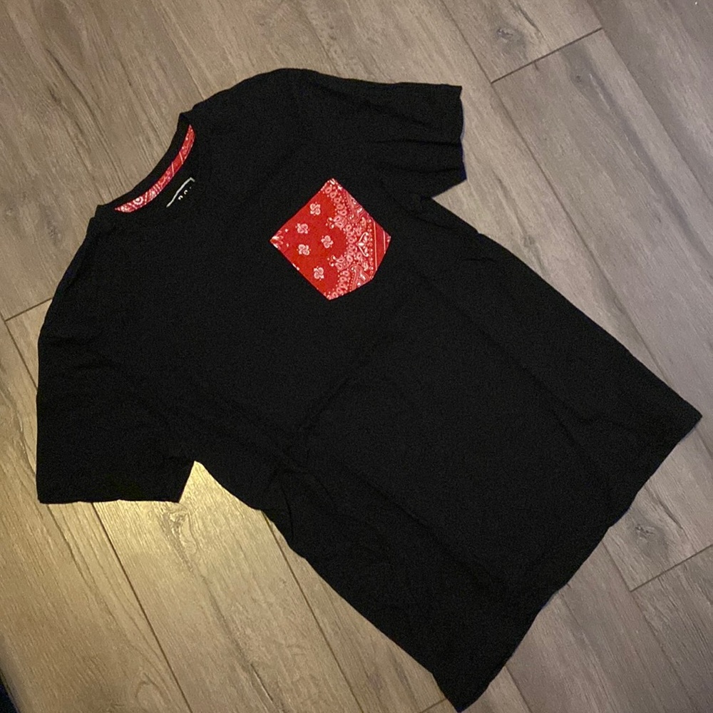 Black Tee